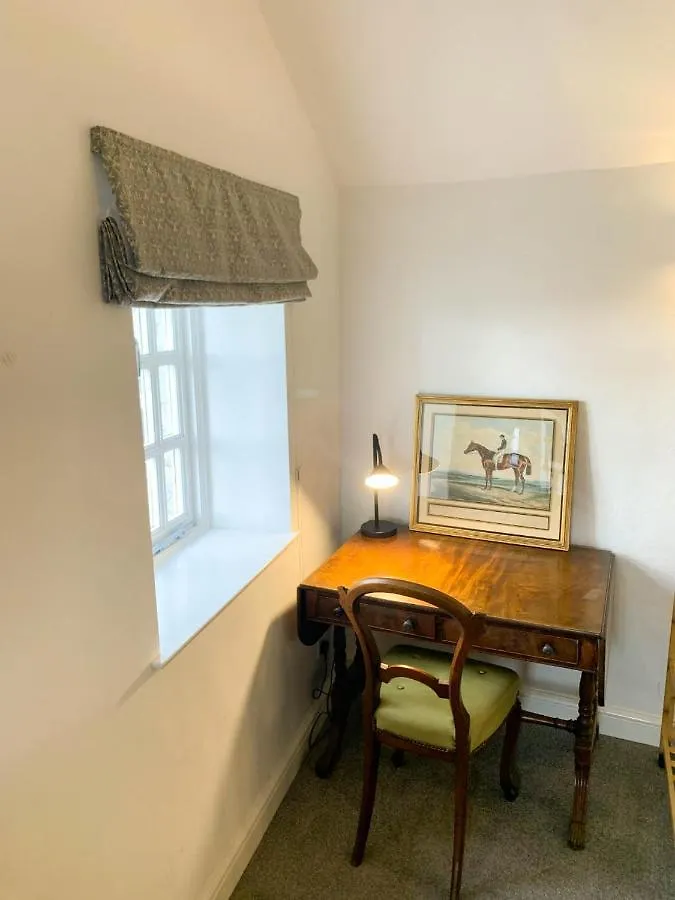 Apartment 2 Stable Cottage, Llanbethery Llancarfan
