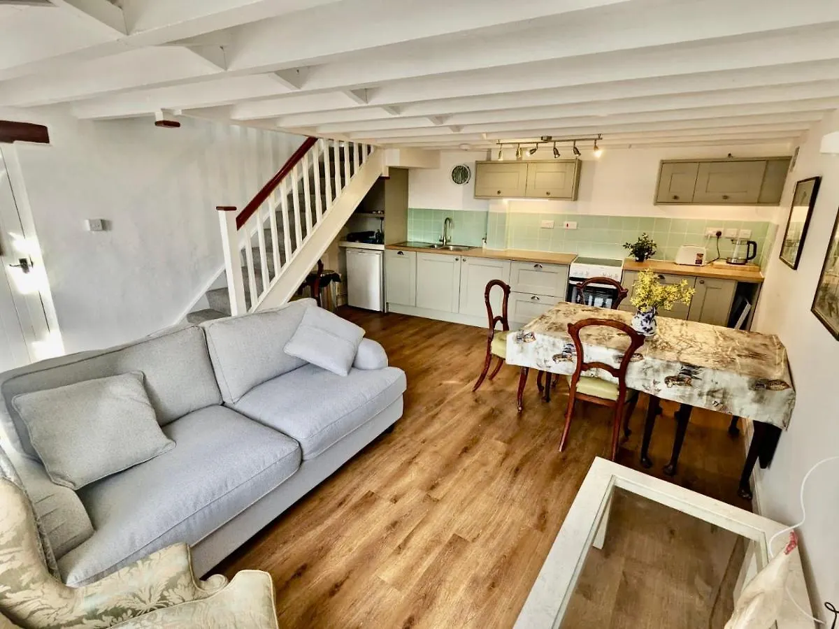 2 Stable Cottage, Llanbethery Llancarfan Apartment