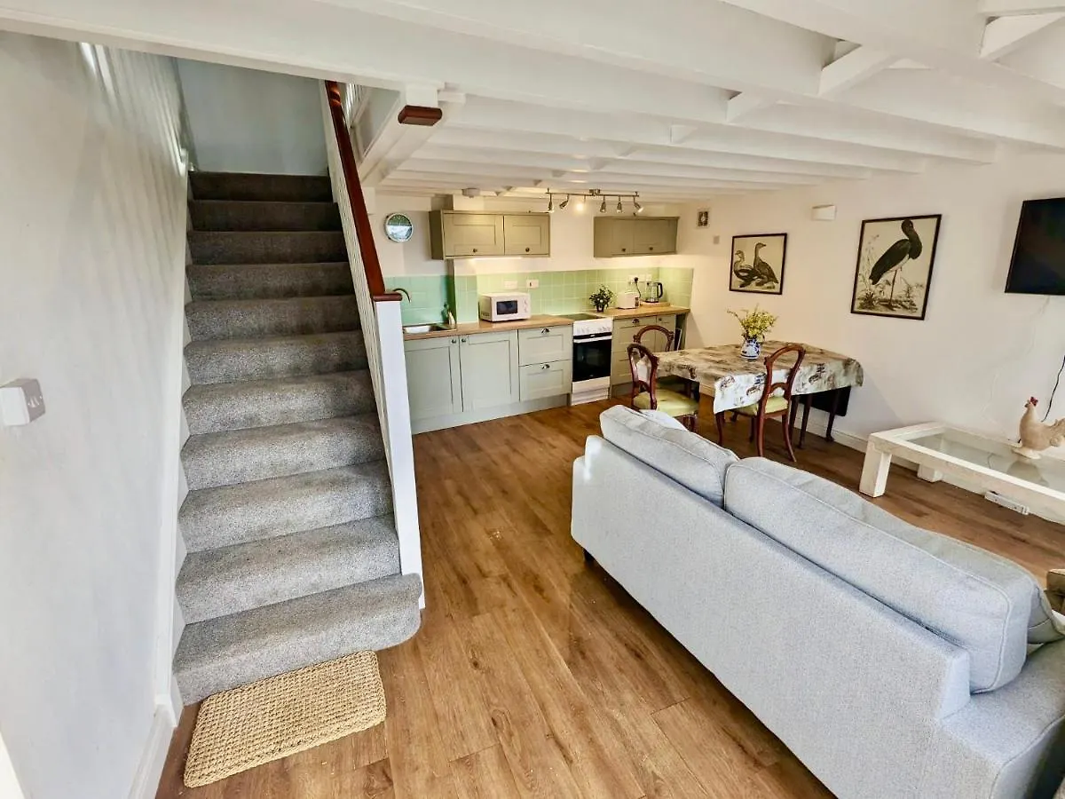 2 Stable Cottage, Llanbethery Llancarfan Apartment